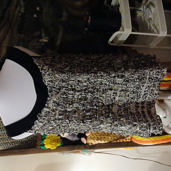 Women's Cato XL Shirred Layered Ruffles Sleeveless Tank Blouse Black & White - Picture 3 of 10